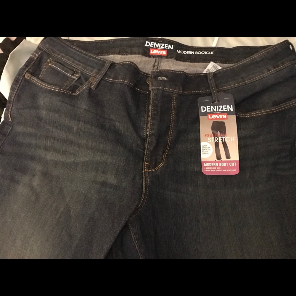 Levi’s Women’s Denizen Boot Cut Stretch Jeans